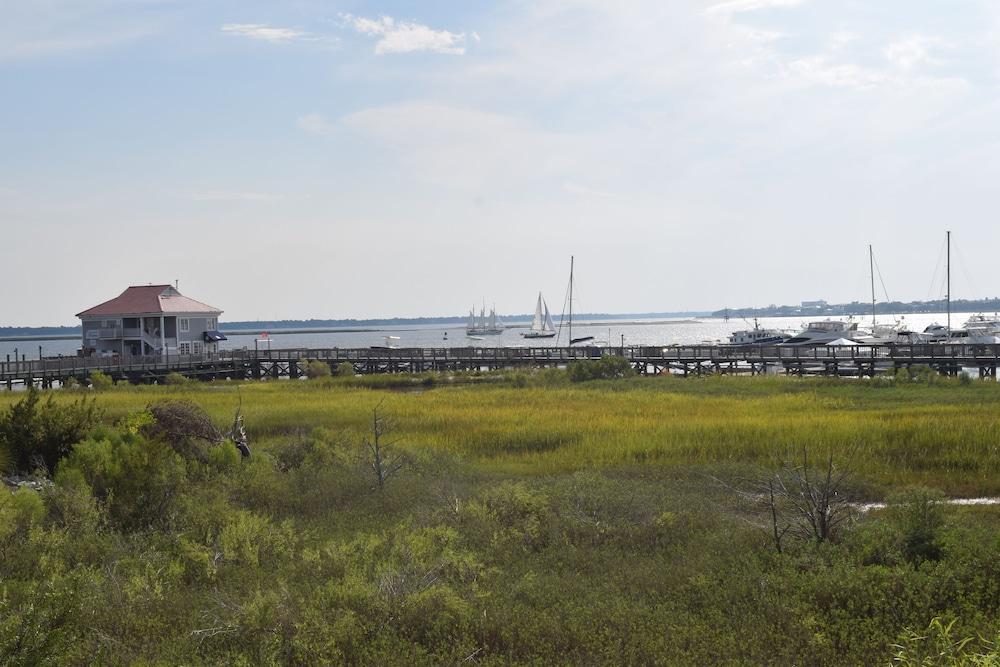 Harborside At Charleston Harbor Resort And Marina Exterior foto